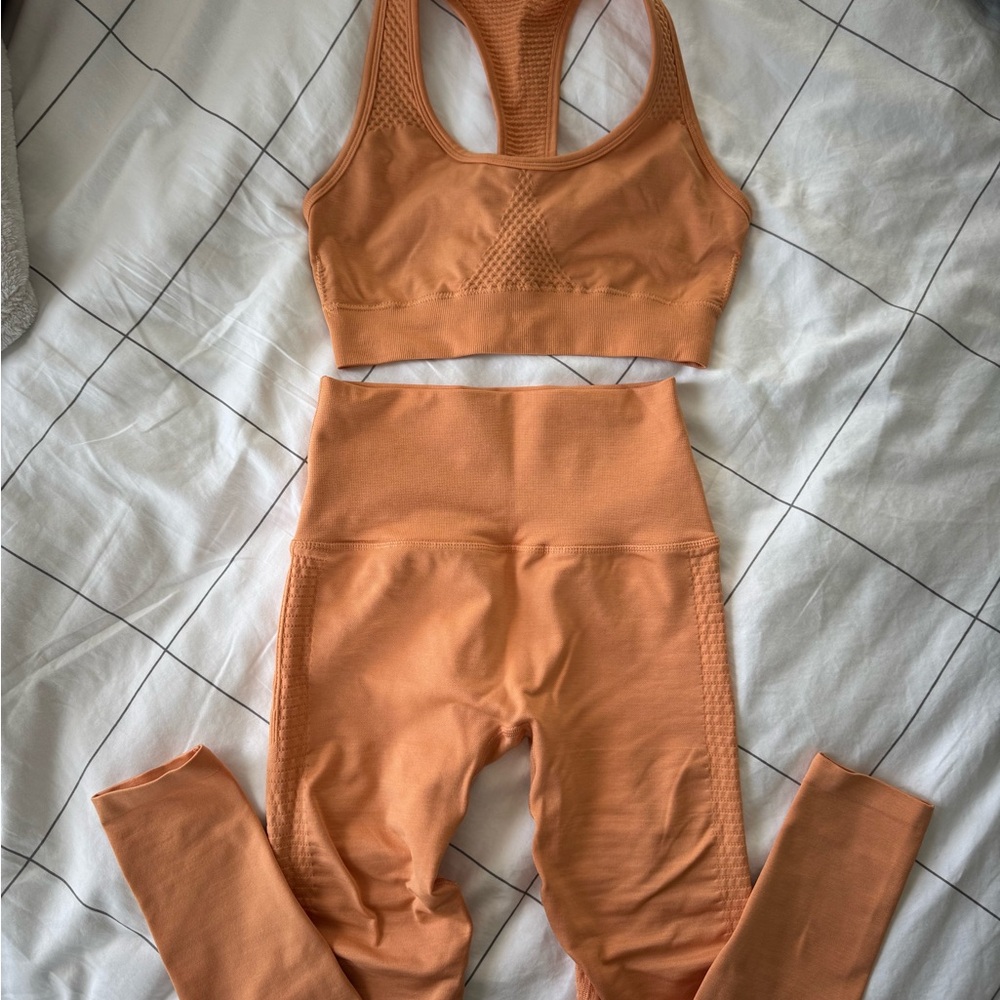Alphalete Peach Seamless High-Rise Leggings & Sports Bra Set